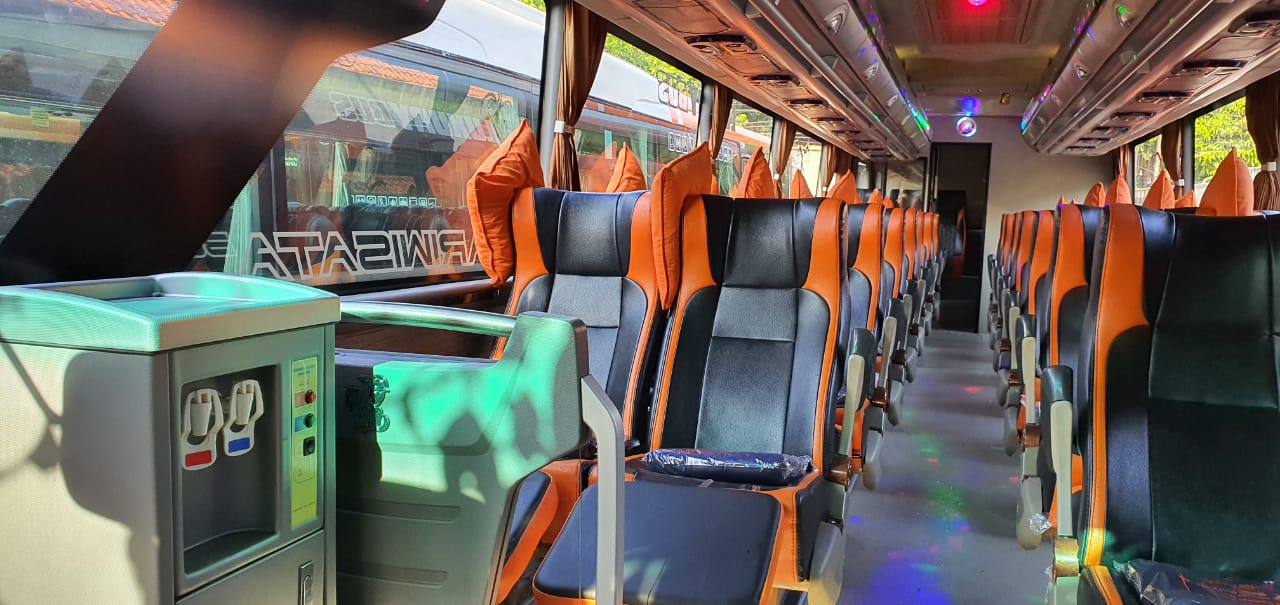 BIG BUS LUXURY 28 SEAT + TOILET DAN SMOKING AREA